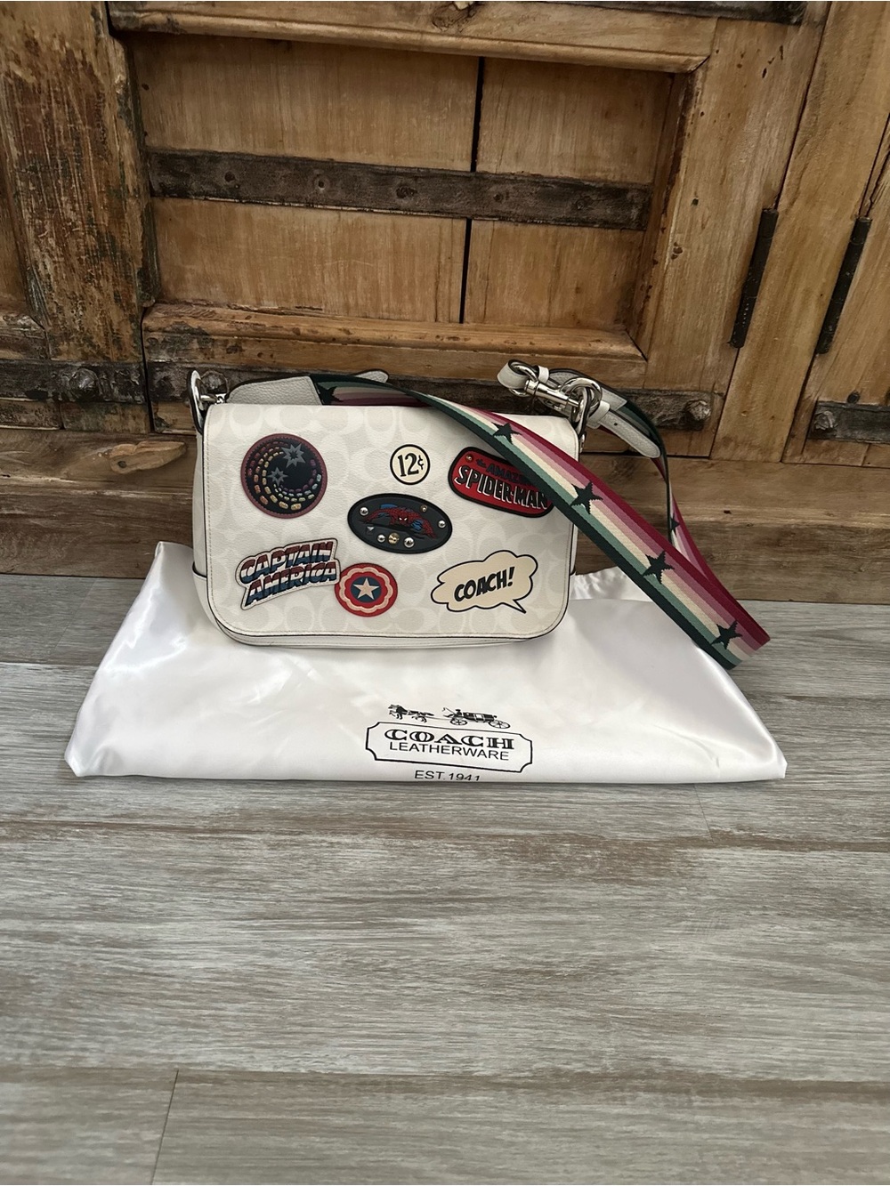 Coach Marvel Jes Messenger In Signature Canvas Bag